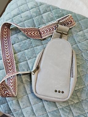 Minimalist Light Gray Crossbody Sling Bag with Patterned Strap